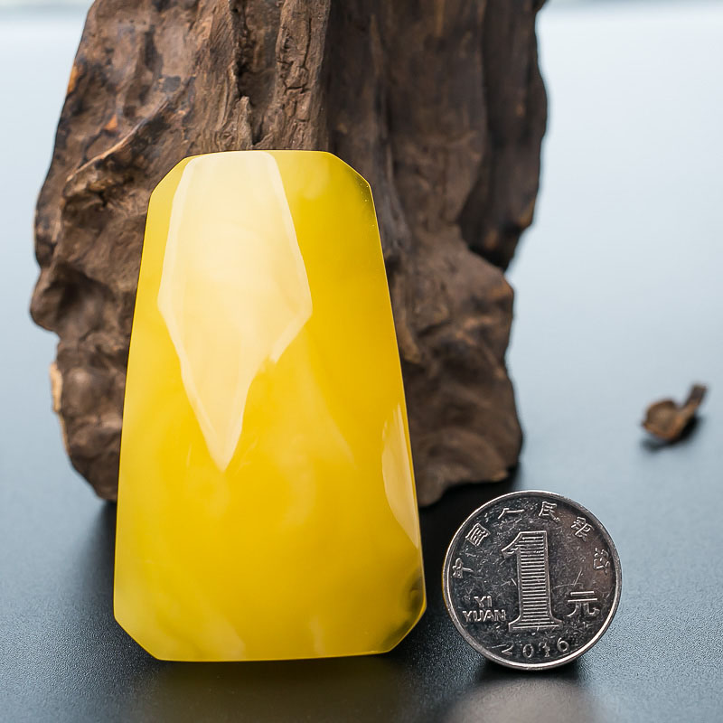 鸡油黄蜜蜡方牌挂坠-红掌柜