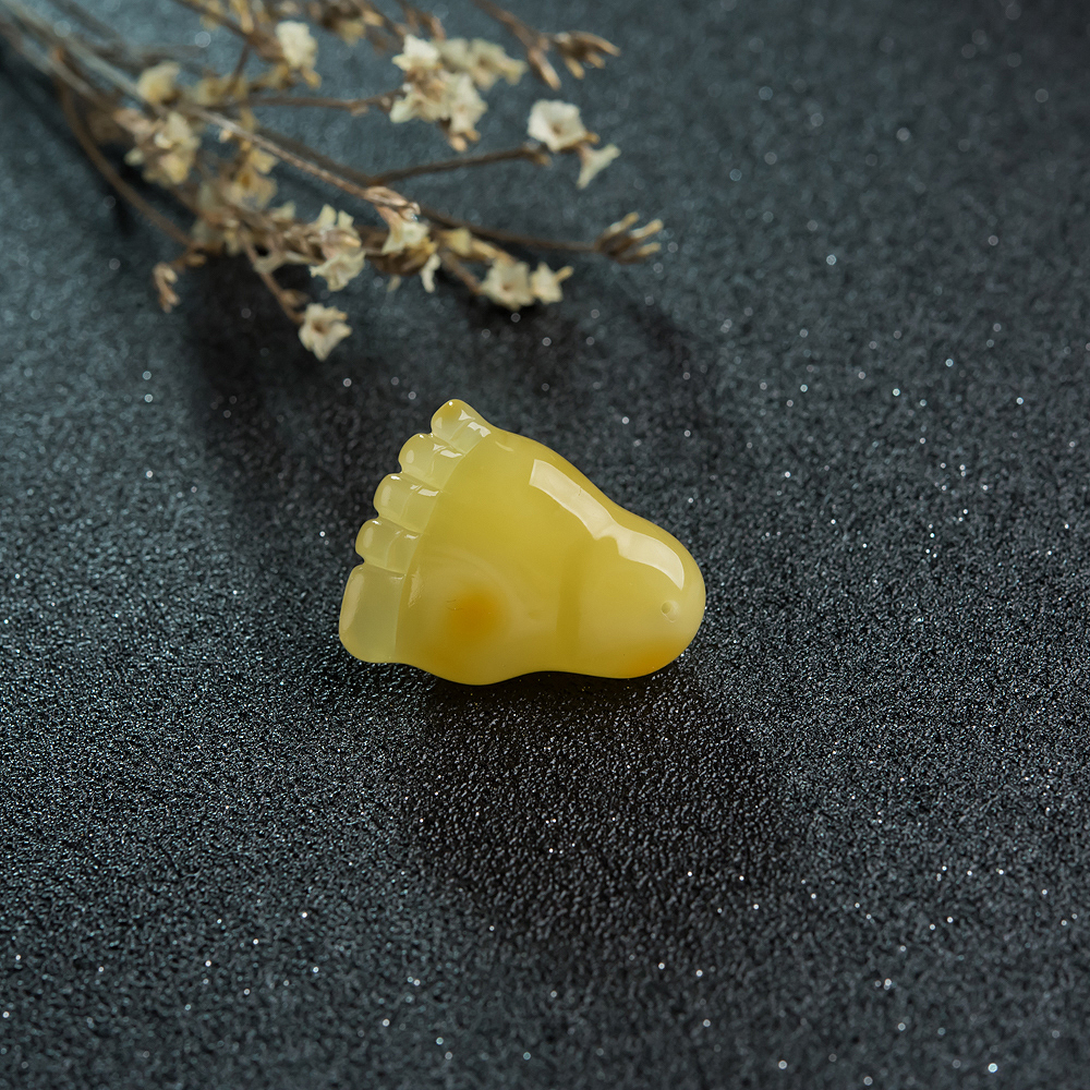 鸡油黄蜜蜡知足挂坠-红掌柜