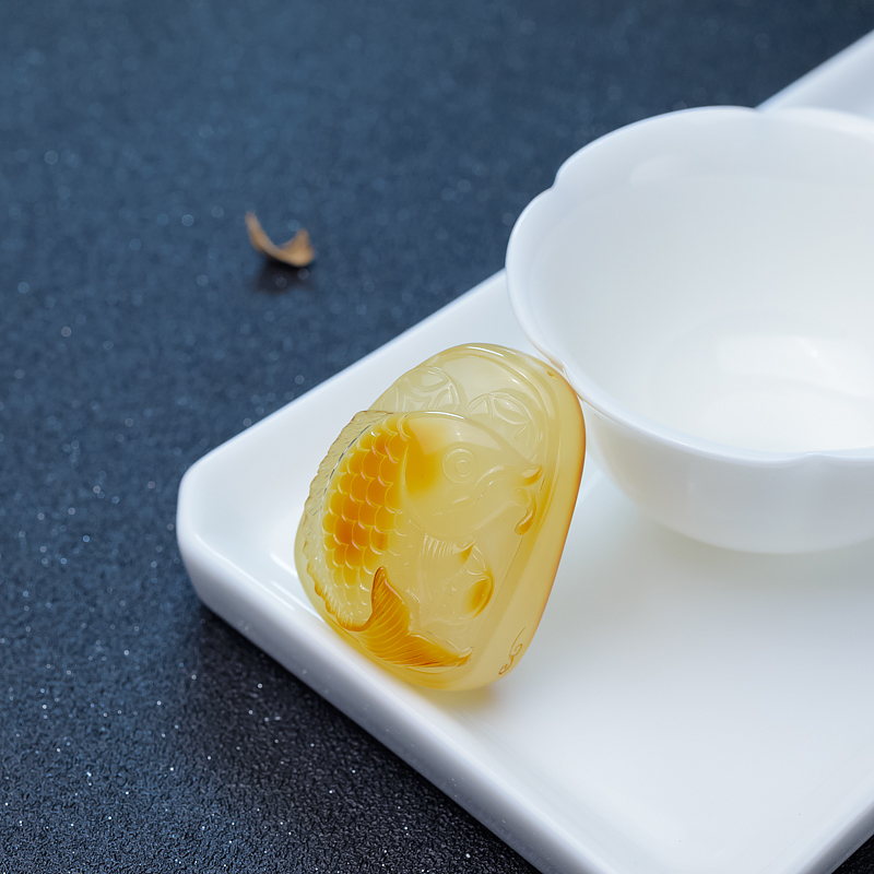 天然俏色蜜蜡年年有余吊坠-红掌柜