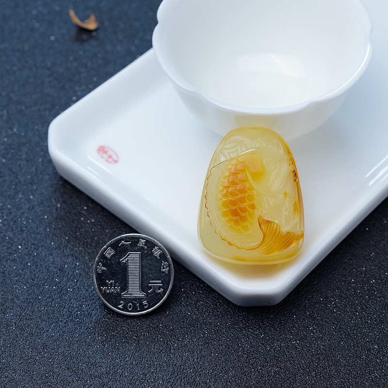 蜜蜡年年有余吊坠-红掌柜