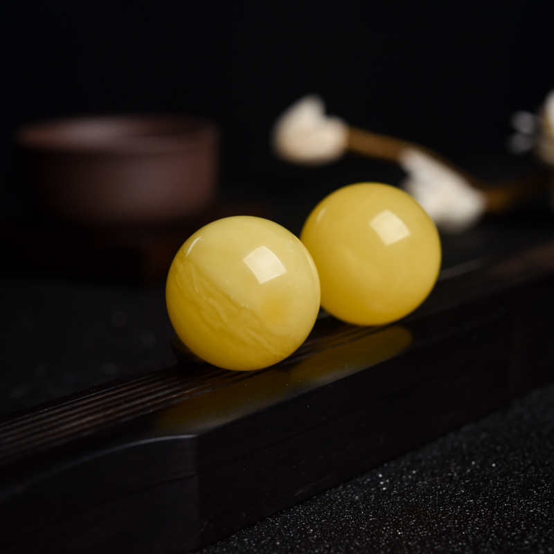 30mm鸡油黄蜜蜡圆珠两件-红掌柜