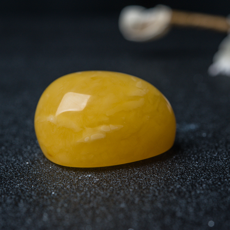 天然鸡油黄蜜蜡随形吊坠-红掌柜