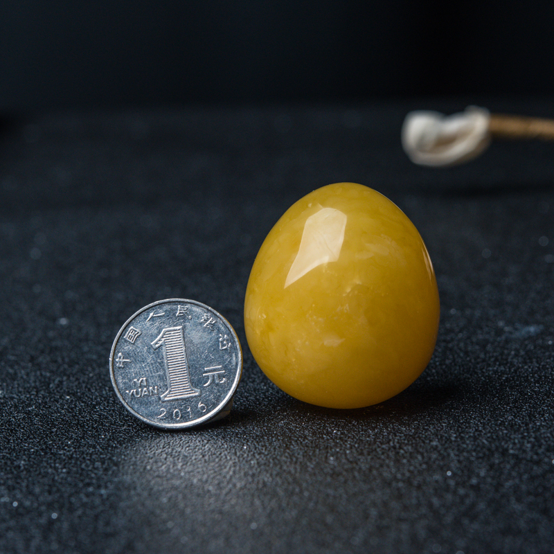 鸡油黄蜜蜡随形吊坠-红掌柜