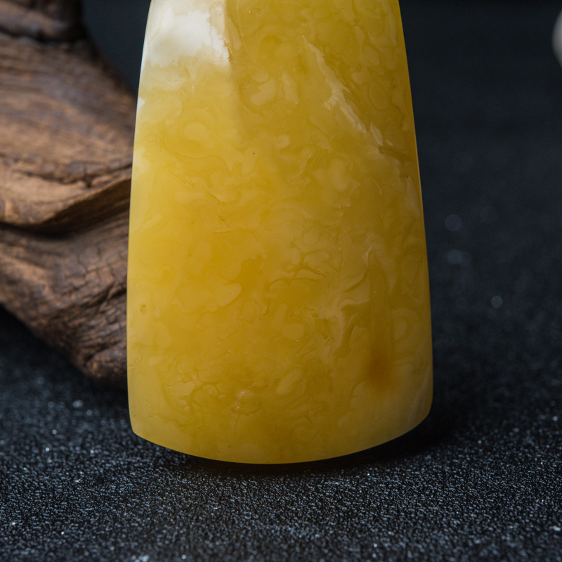 天然鸡油黄蜜蜡无事牌吊坠-红掌柜