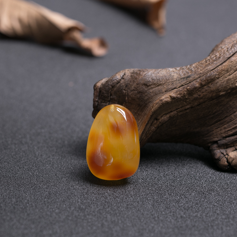 俏色蜜蜡葫芦吊坠-红掌柜