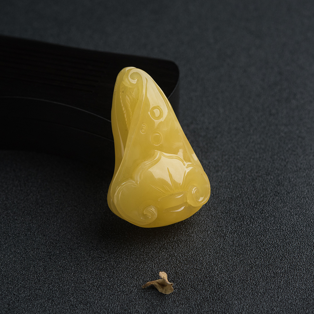 天然鸡油黄蜜蜡如意吊坠-红掌柜