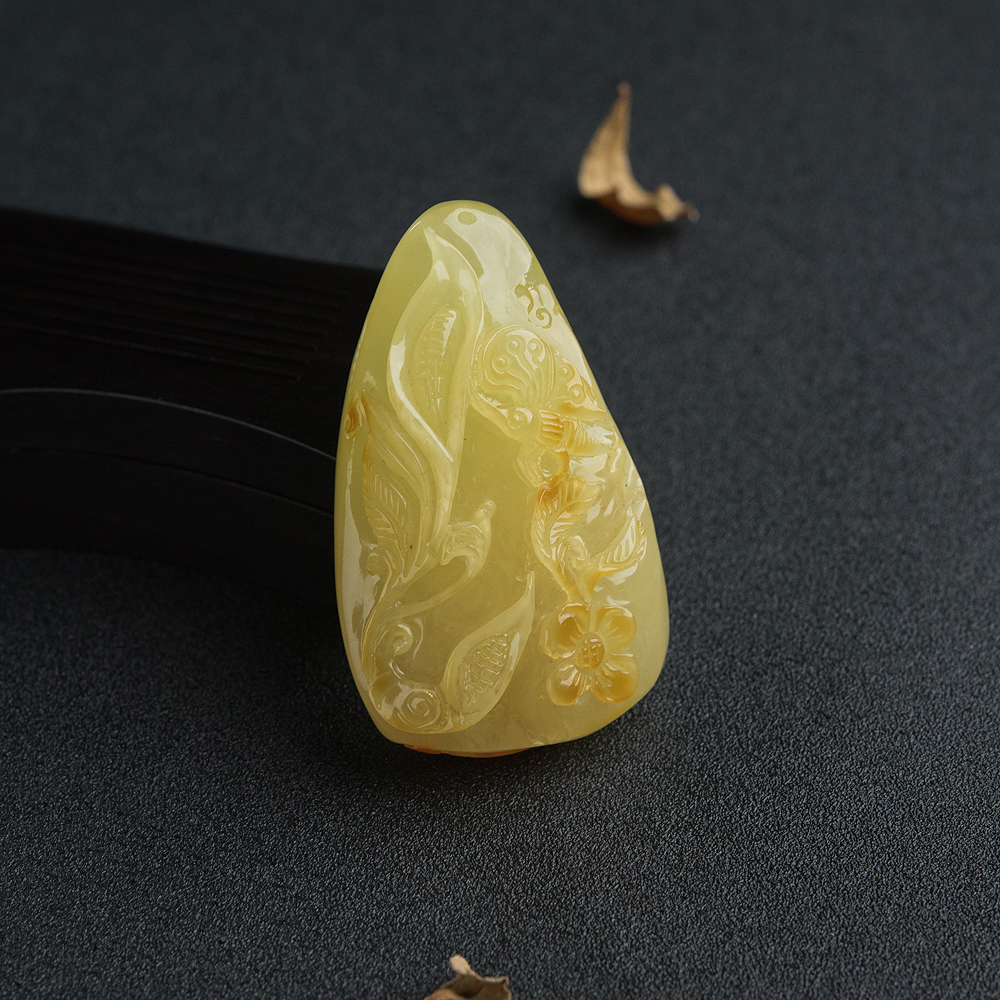 俏色蜜蜡蝶恋花吊坠-红掌柜