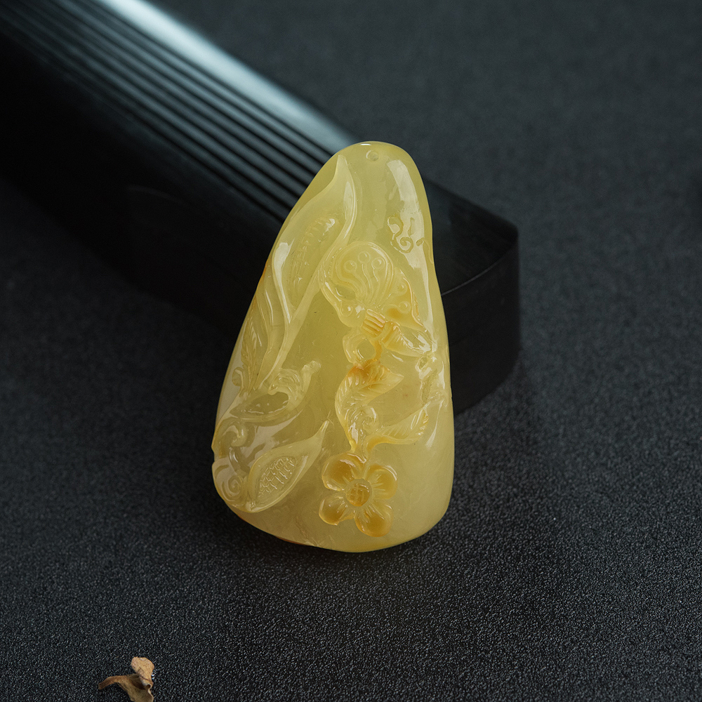 蜜蜡蝶恋花吊坠-红掌柜