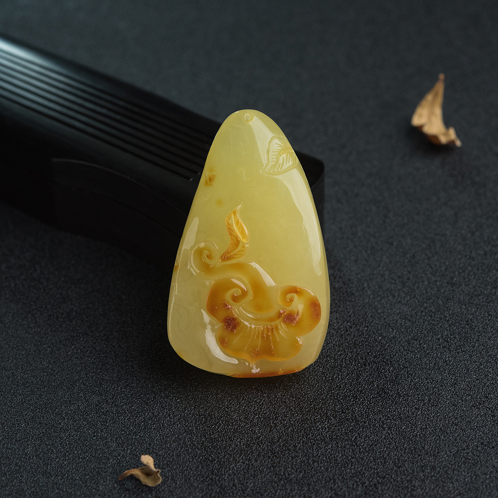 带皮蜜蜡蝶恋花吊坠-红掌柜