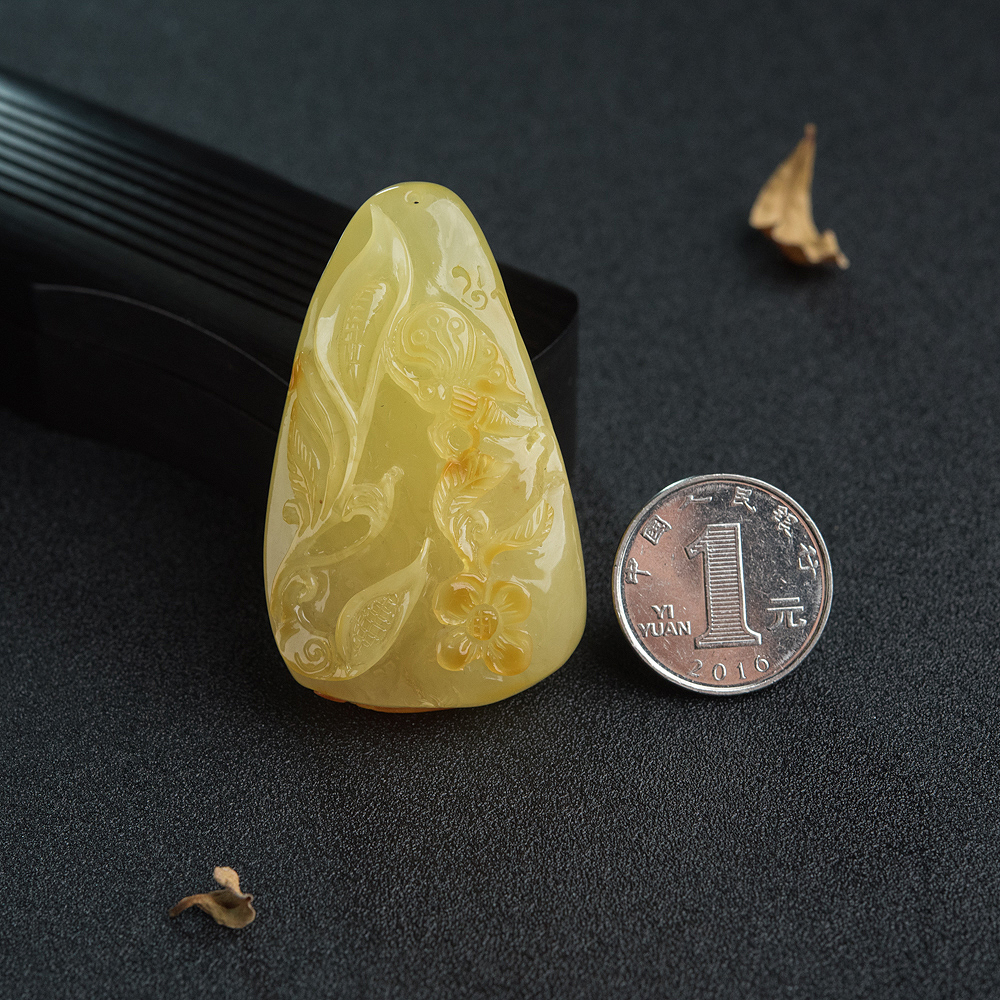 俏色蜜蜡蝶恋花挂坠-红掌柜