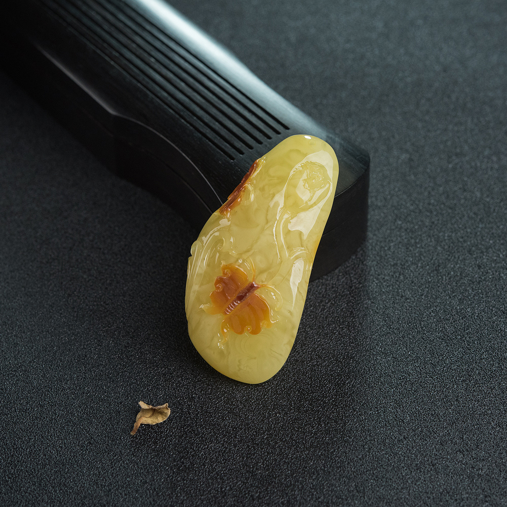 带皮蜜蜡蝶恋花吊坠-红掌柜