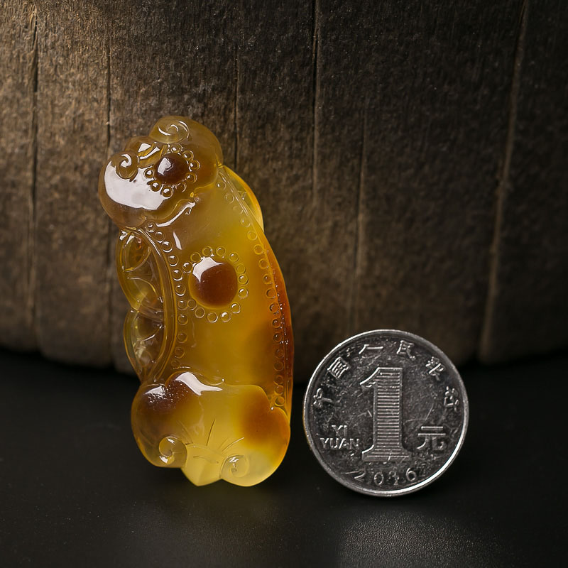 俏色蜜蜡如意吊坠-红掌柜