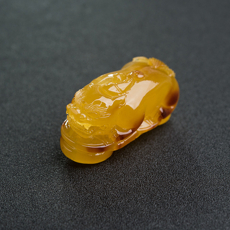 俏色蜜蜡貔貅吊坠-红掌柜