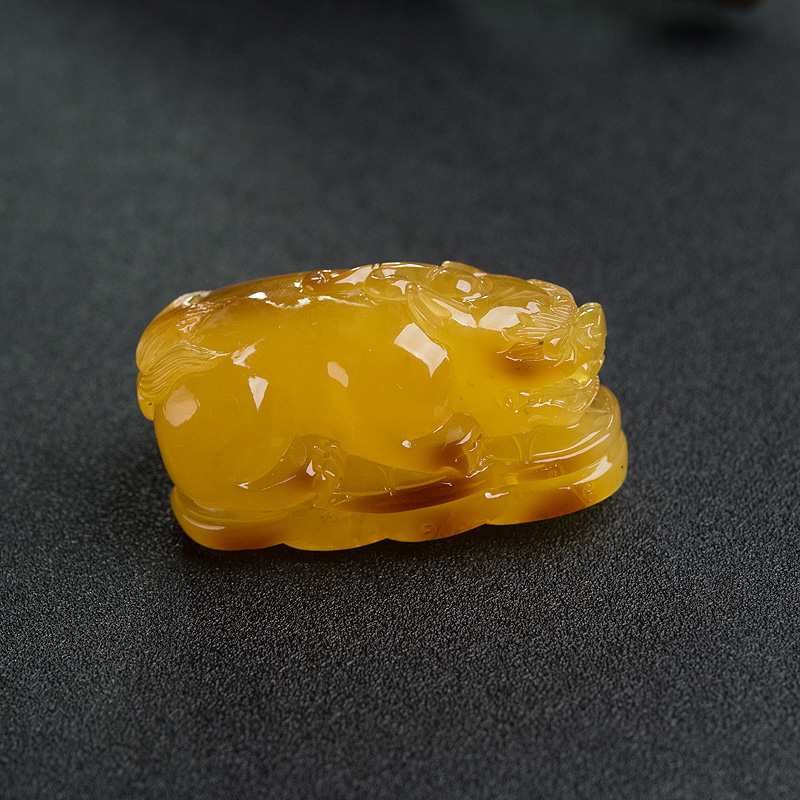 俏色蜜蜡貔貅挂坠-红掌柜