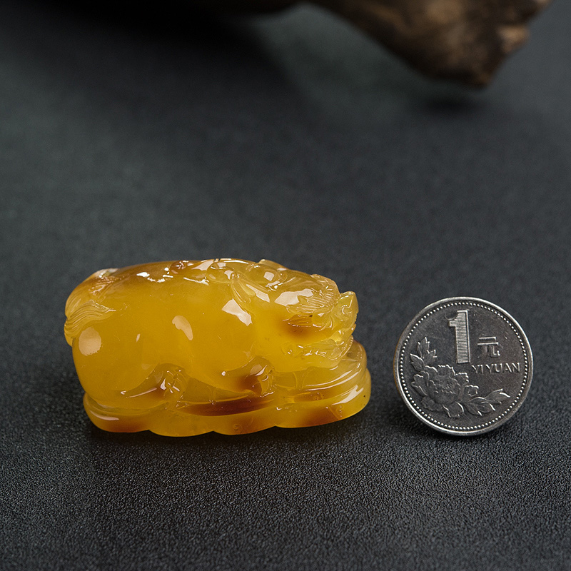 俏色蜜蜡貔貅挂件-红掌柜