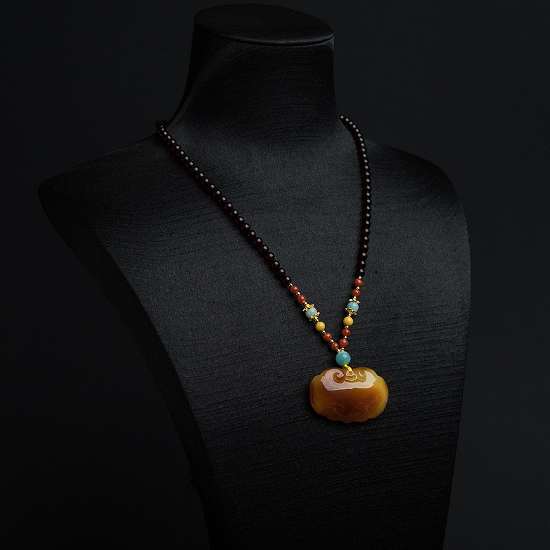 波罗的海俏色蜜蜡如意锁项链-红掌柜