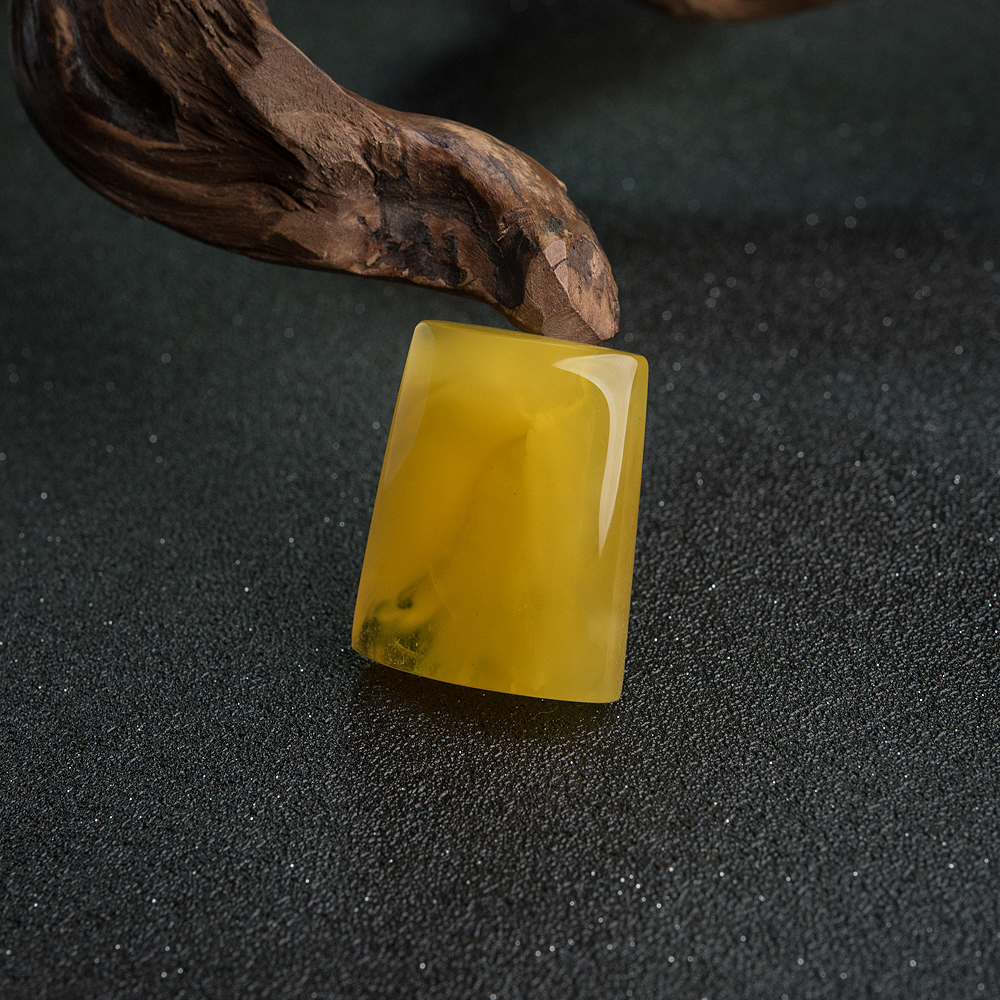 天然鸡油黄蜜蜡无事牌吊坠-红掌柜