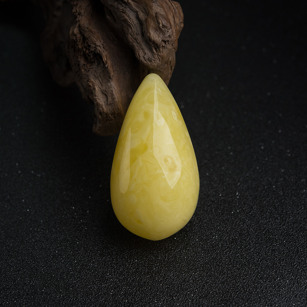 鸡油黄蜜蜡随形吊坠-红掌柜