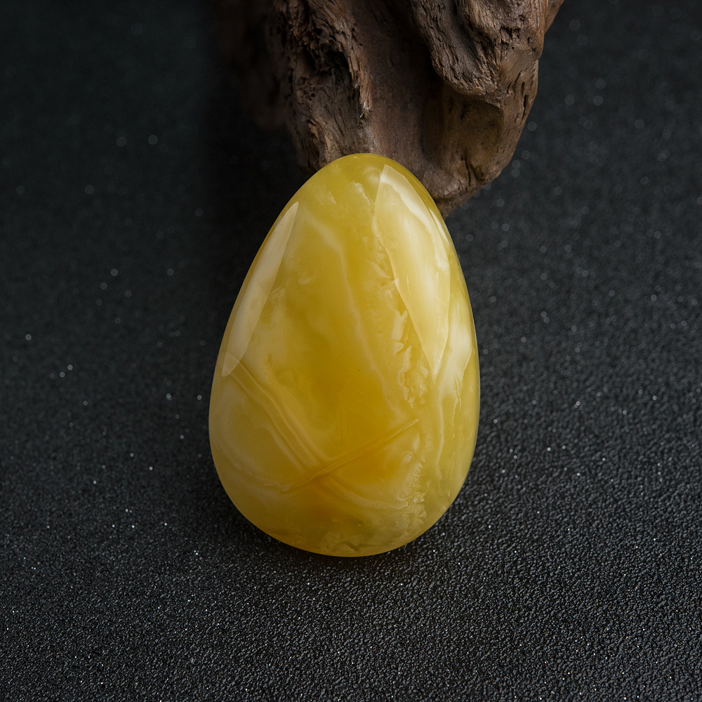 白花蜜蜡随形挂坠-红掌柜