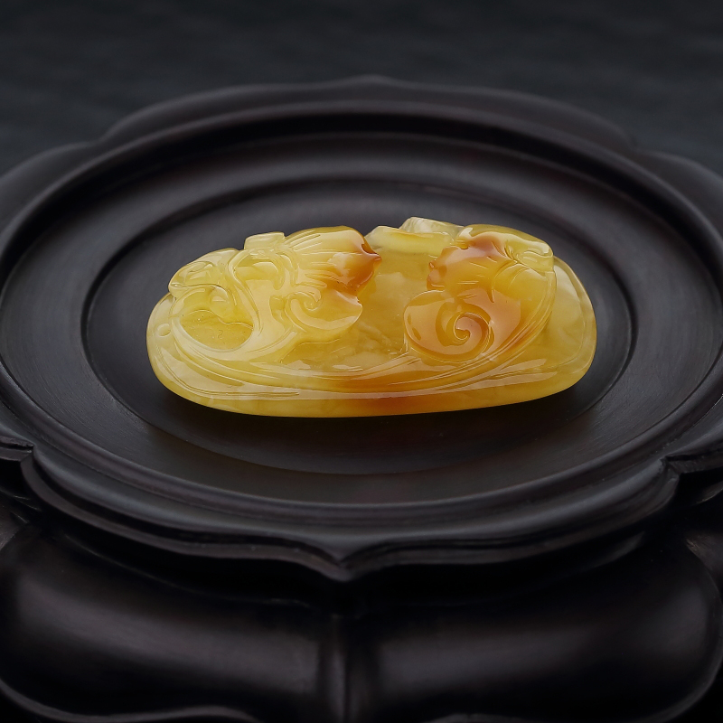 波罗的海天然俏色蜜蜡吊坠-红掌柜