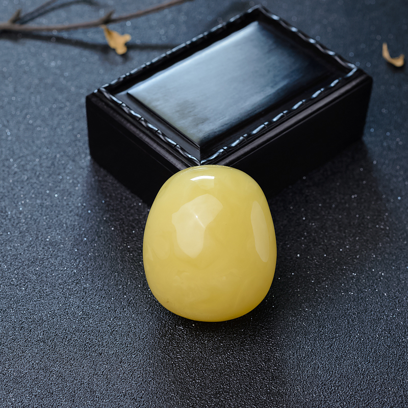 鸡油黄蜜蜡随形吊坠-红掌柜