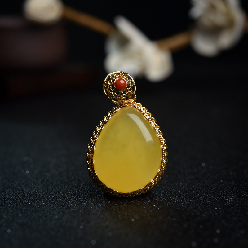 银镶鸡油黄蜜蜡水滴吊坠-红掌柜