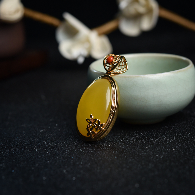 天然鸡油黄蜜蜡随形吊坠-红掌柜