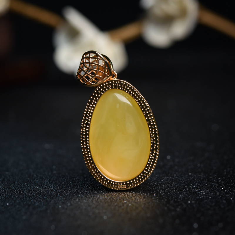 波罗的海鸡油黄蜜蜡随形吊坠-红掌柜