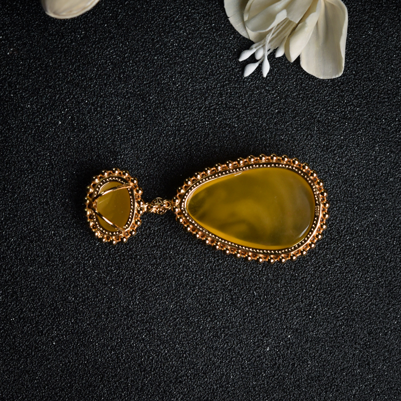 银镶鸡油黄金绞蜜水滴挂坠-红掌柜