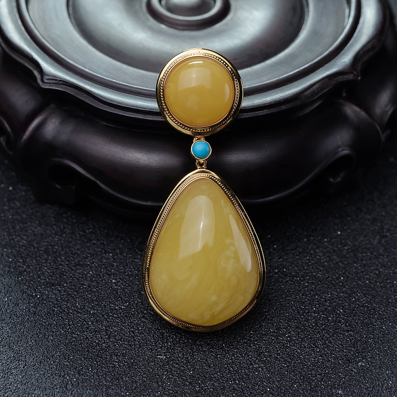 银镶鸡油黄蜜蜡吊坠-红掌柜