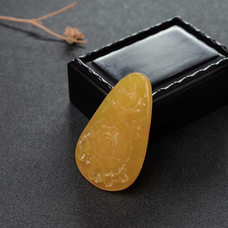 蜜蜡蝶恋花吊坠-红掌柜