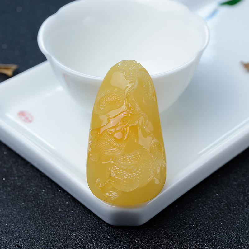 俏色蜜蜡龙吊坠-红掌柜