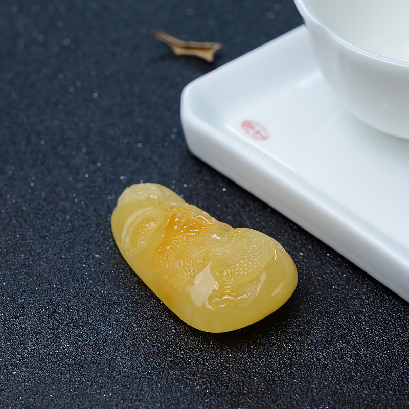 俏色蜜蜡吊坠-红掌柜