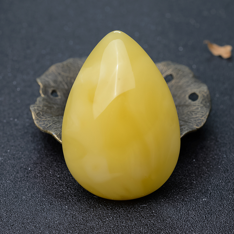 鸡油黄蜜蜡随形吊坠-红掌柜