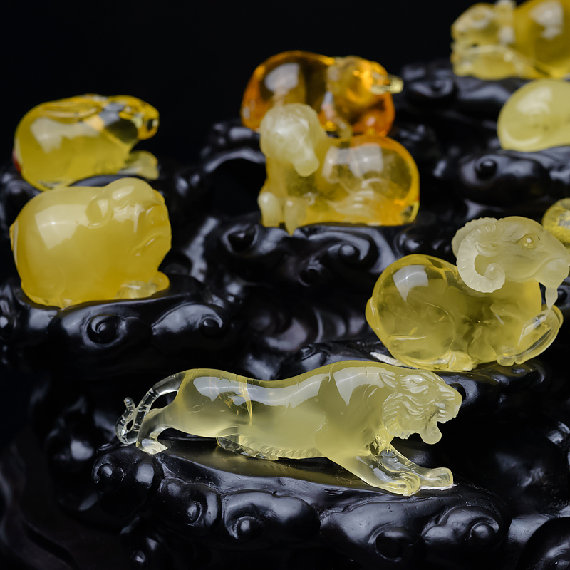 天然蜜蜡十二生肖摆件-红掌柜