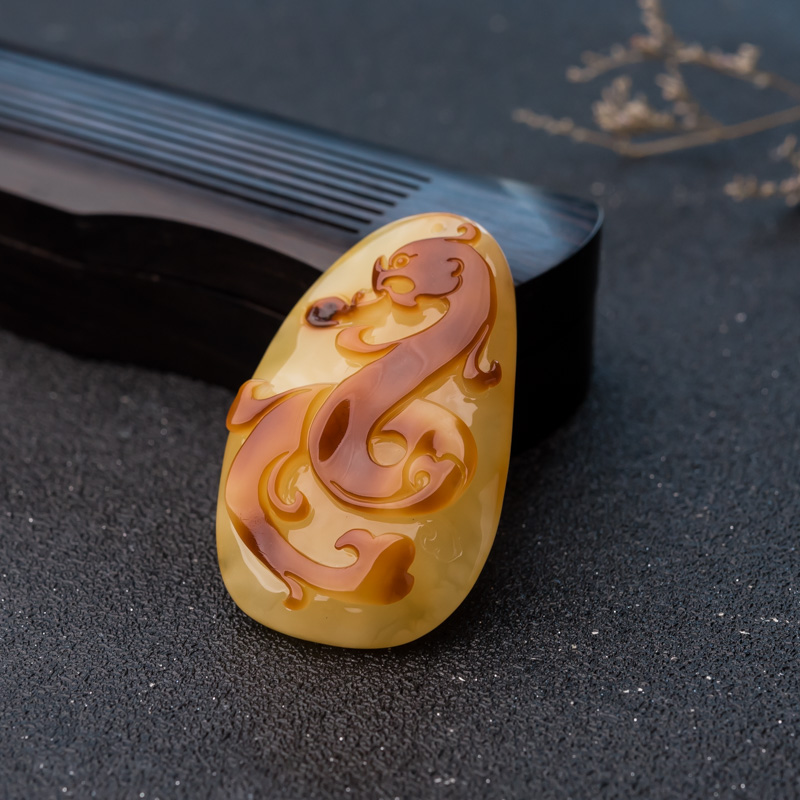 天然俏色蜜蜡仿古龙吊坠-红掌柜