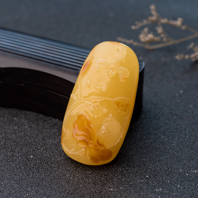 天然鸡油黄蜜蜡连年有余吊坠-红掌柜