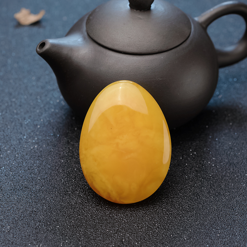 鸡油黄蜜蜡随形挂坠-红掌柜