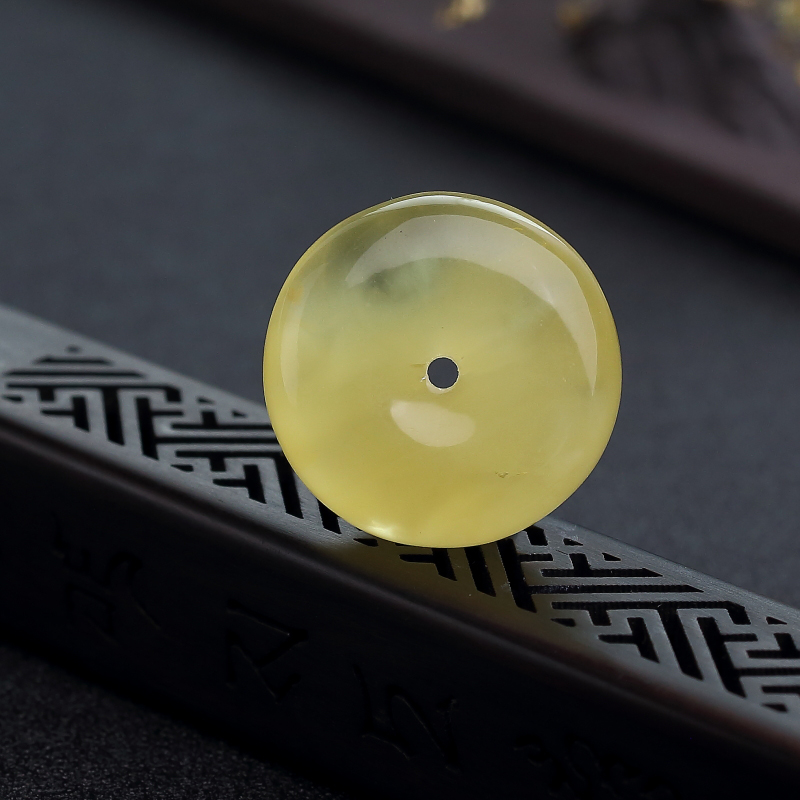 鸡油黄金绞蜜平安扣吊坠-红掌柜