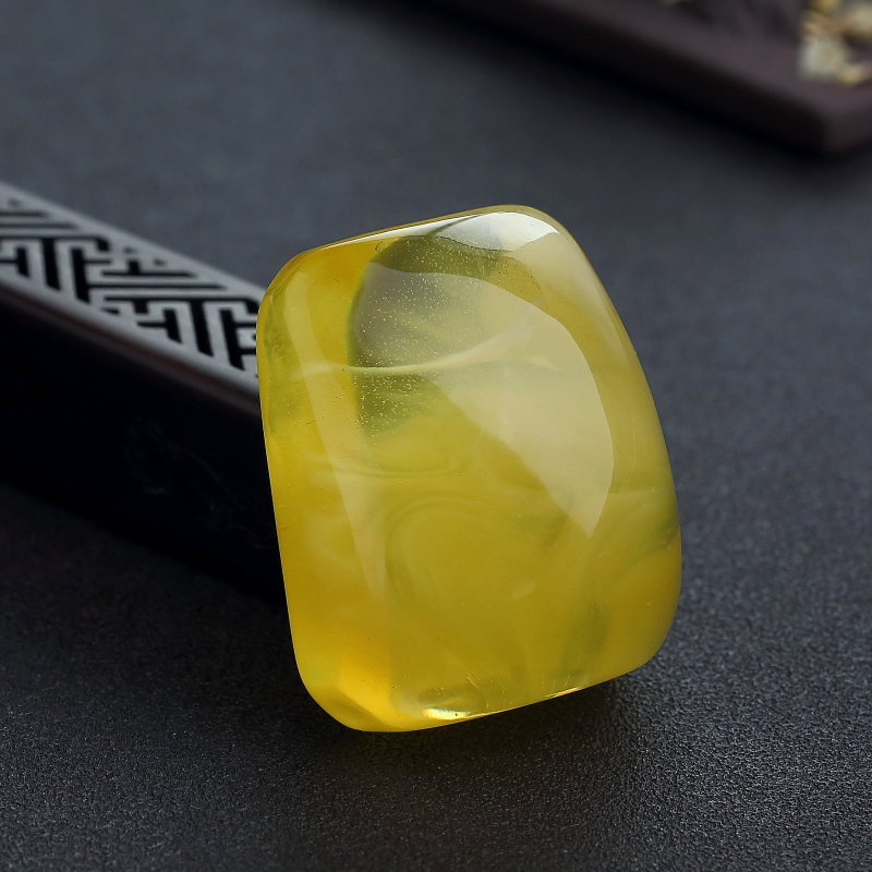 鸡油黄蜜蜡无事牌吊坠-红掌柜