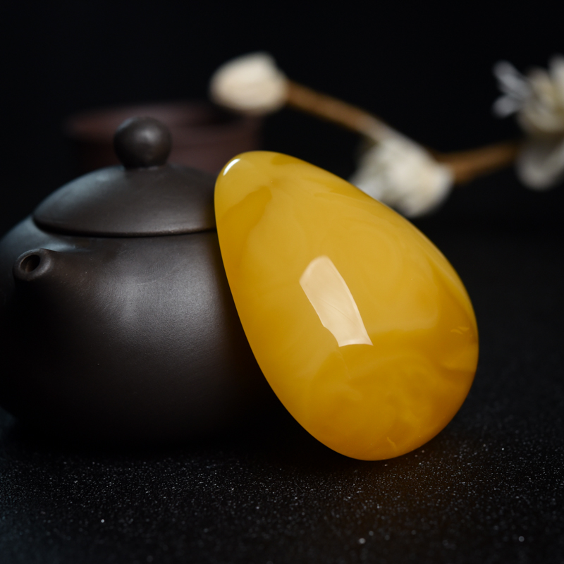 天然鸡油黄蜜蜡水滴吊坠-红掌柜