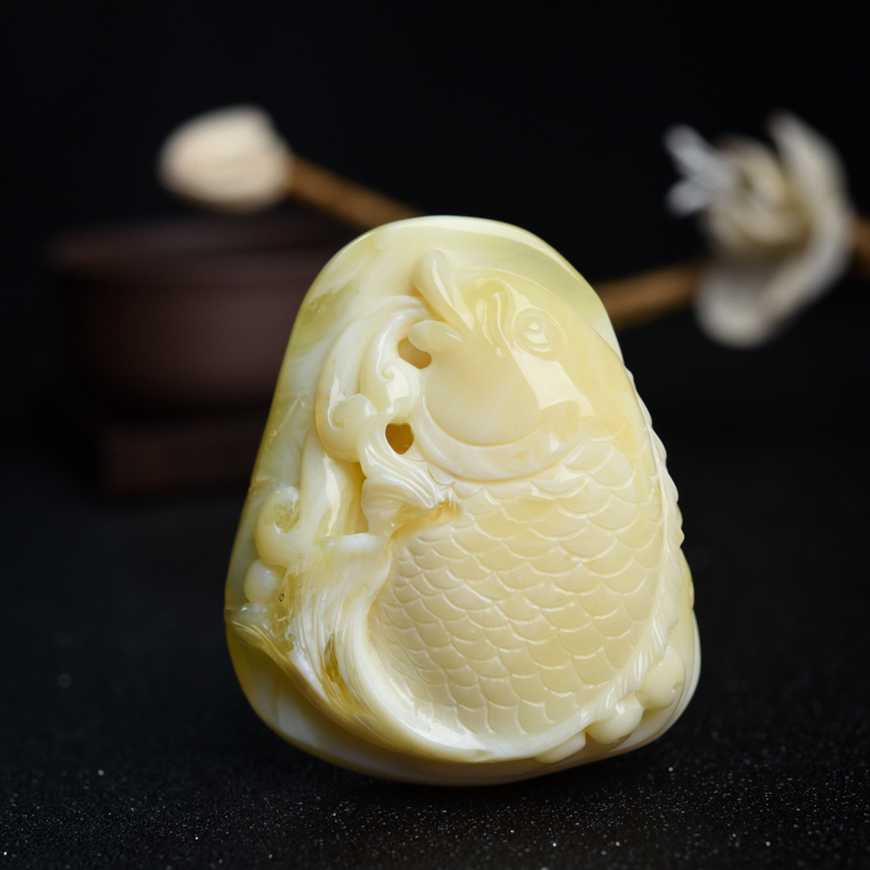 白蜜连年有余吊坠-红掌柜