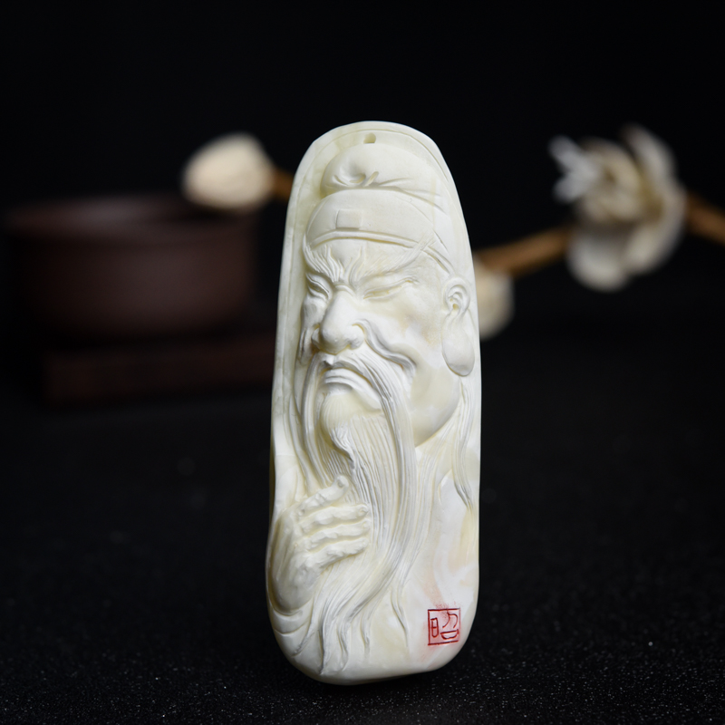 象牙白白蜜关公吊坠-红掌柜