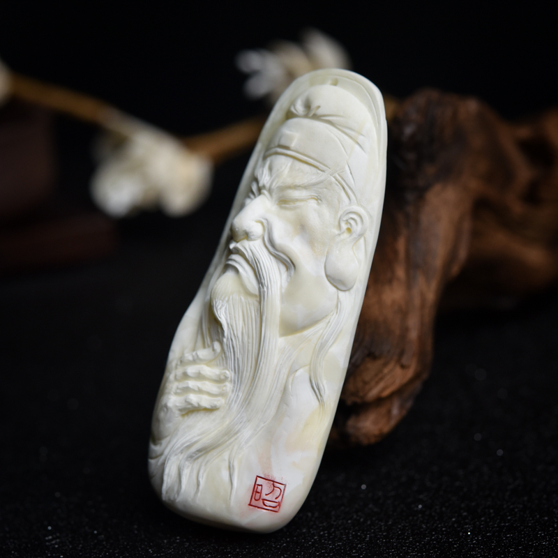 波罗的海象牙白白蜜关公吊坠-红掌柜
