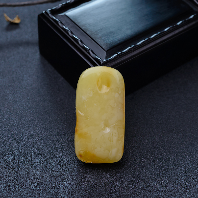 鸡油黄蜜蜡连年有余-红掌柜