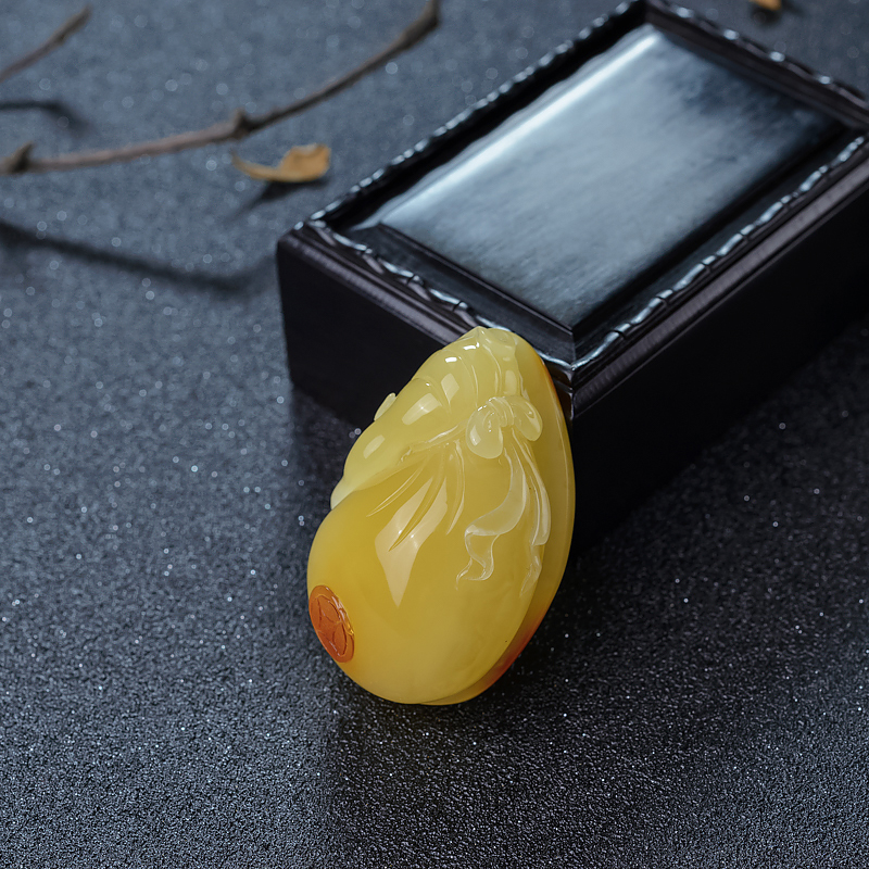 鸡油黄蜜蜡钱袋吊坠-红掌柜