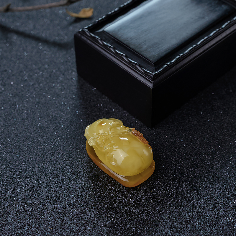 带皮鸡油黄蜜蜡钱袋-红掌柜