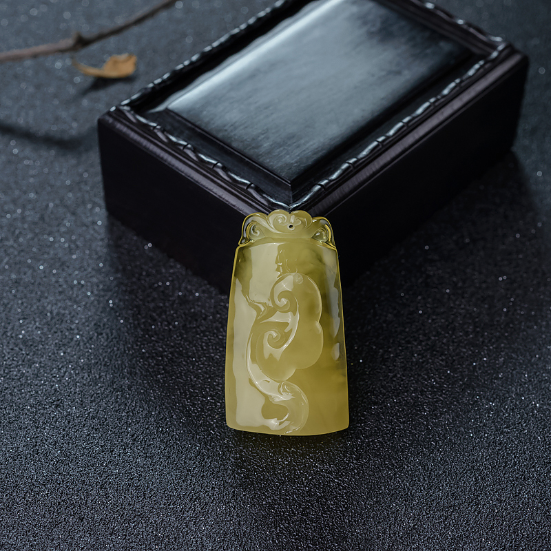 鸡油黄蜜蜡如意吊坠-红掌柜