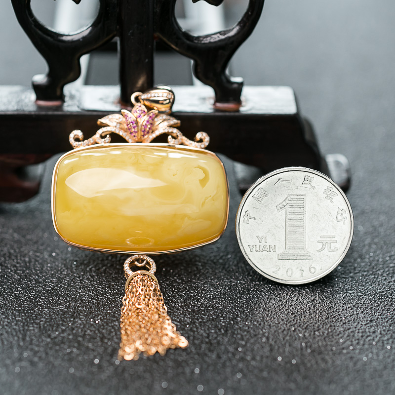 18K鸡油黄蜜蜡桶珠吊坠-红掌柜