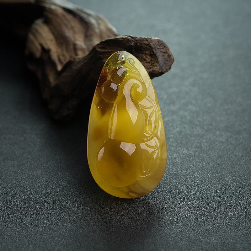 带皮鸡油黄蜜蜡葫芦吊坠-红掌柜